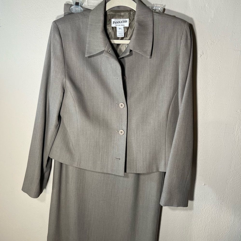 Pendleton jacket sz 12 + matching size 10 skirt beige Heather All 92% Fine Wool